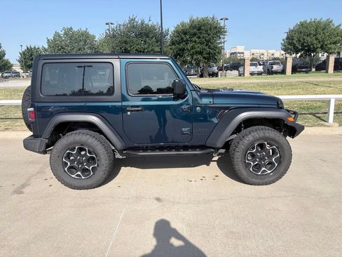 Used 2025 Jeep Wrangler Sport AWD/4WD image 3