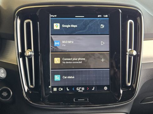 Used 2024 Volvo XC40 B5 Core image 24