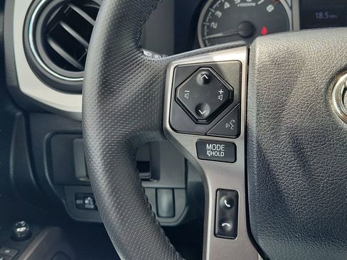Used 2017 Toyota Tacoma SR5 w/ Tow Package RWD image 25
