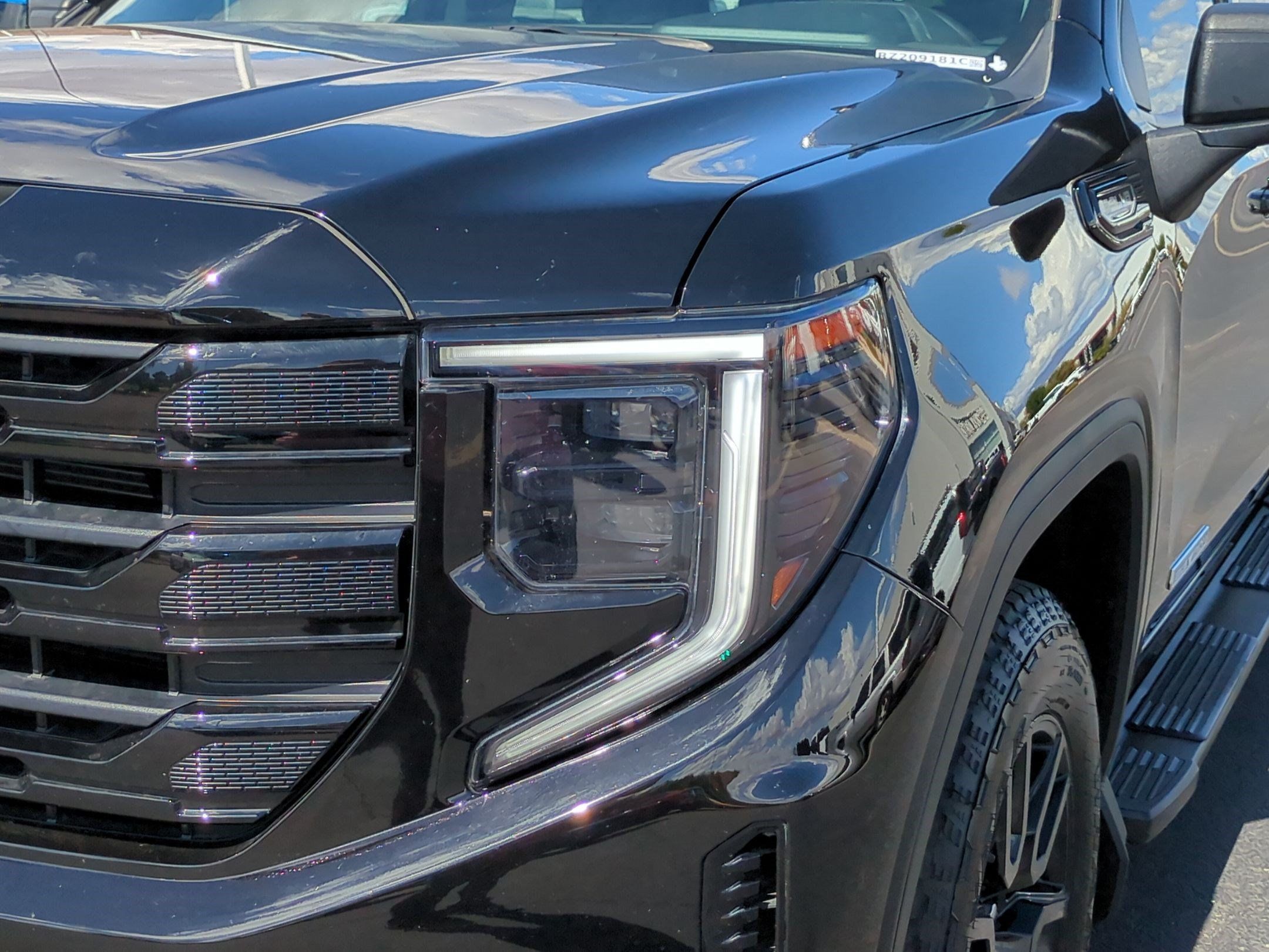 Used 2024 GMC Sierra 1500 Elevation w/ Preferred Package AWD/4WD image 10