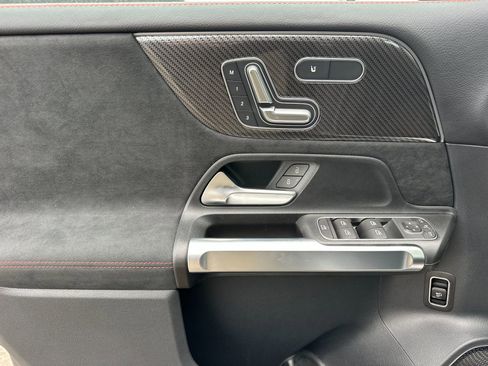 New 2025 Mercedes-Benz GLB 35 AMG 4MATIC image 11