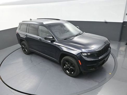 Used 2024 Jeep Grand Cherokee L Limited w/ Black Appearance Package AWD/4WD image 12
