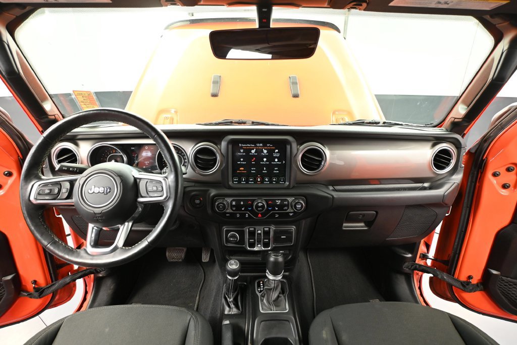 Used 2018 Jeep Wrangler Unlimited Sahara w/ Dual Top Group AWD/4WD image 18