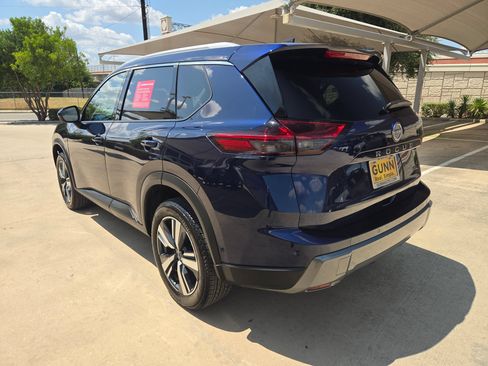 Certified 2026 Nissan Rogue SL FWD image 5