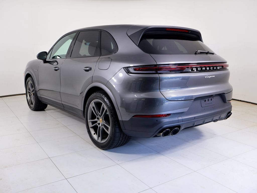 Certified 2026 Porsche Cayenne E-Hybrid AWD/4WD image 3