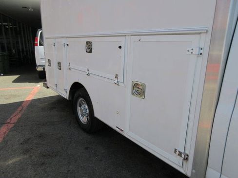 Used 2017 Chevrolet Express 3500 RWD image 20