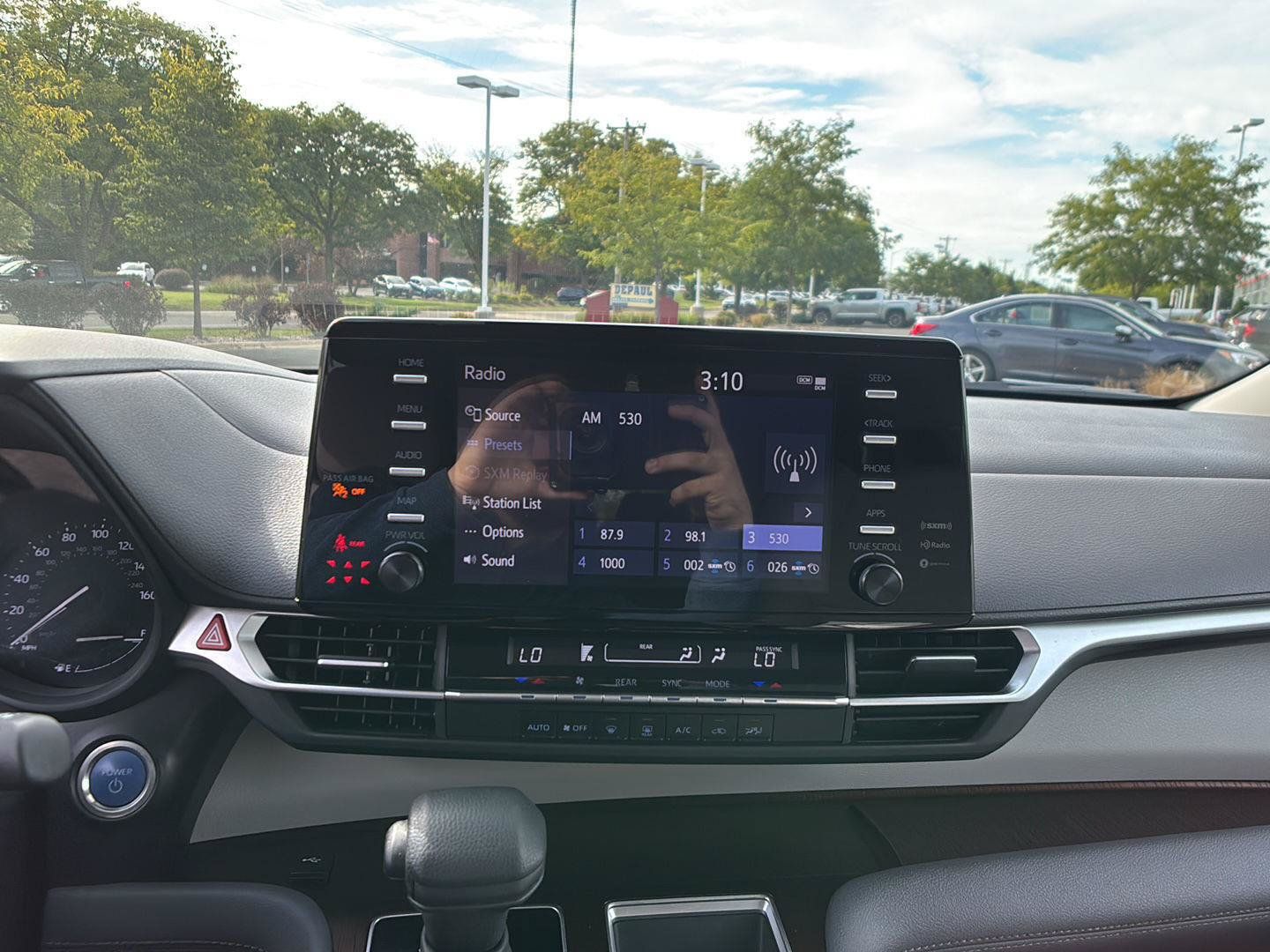 Used 2024 Toyota Sienna LE AWD/4WD image 30