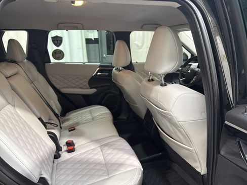 Used 2023 Mitsubishi Outlander SEL AWD/4WD image 32