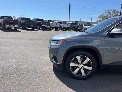 Used 2021 Chevrolet Traverse LT w/ LT Premium Package AWD/4WD image 6