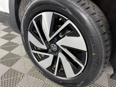 Used 2025 Volkswagen Atlas SE FWD image 15