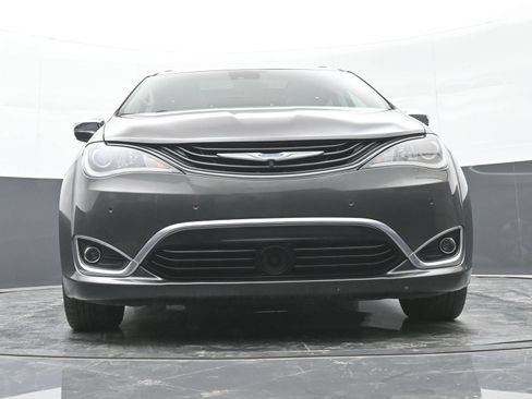 Used 2018 Chrysler Pacifica Limited w/ Advanced Safetytec Group FWD image 44
