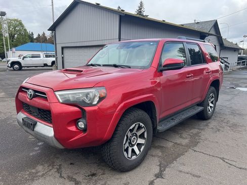 Used 2022 Toyota 4Runner TRD Off-Road image 2