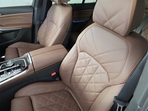 Used 2025 BMW X5 xDrive40i w/ Executive Package image 11