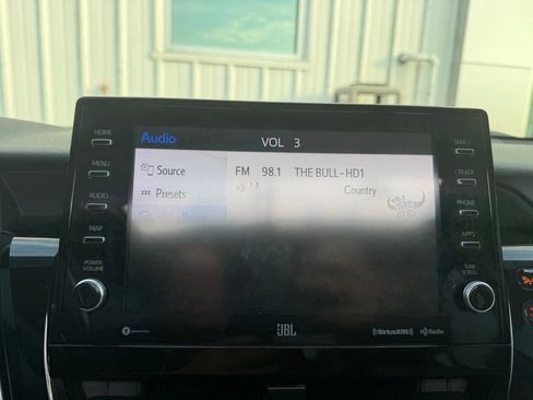 Used 2021 Toyota Camry XLE w/ Navigation Upgrade Package FWD image 10