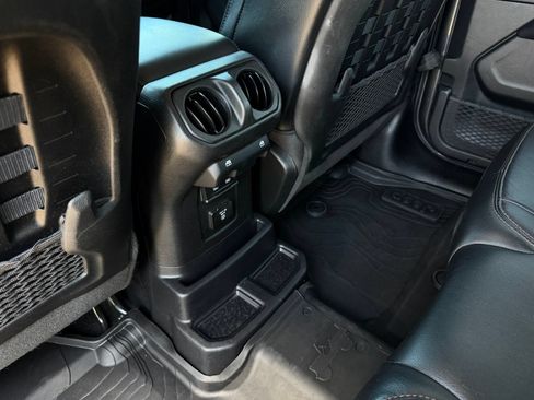 Used 2021 Jeep Wrangler Unlimited Rubicon AWD/4WD image 32
