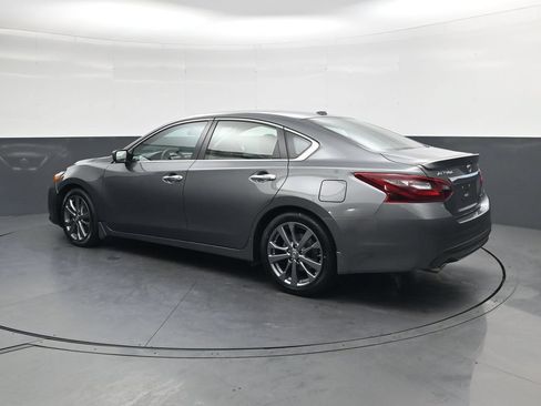 Used 2018 Nissan Altima 2.5 SR w/ SR Special Edition FWD image 11