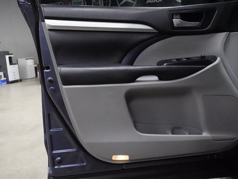 Used 2018 Toyota Highlander XLE FWD image 9
