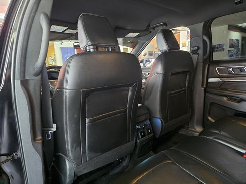 Used 2018 Ford Explorer Limited AWD/4WD image 11