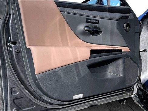 Used 2024 Lexus ES 300h w/ Premium Package image 23