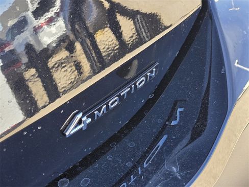 New 2026 Volkswagen Tiguan SE image 9