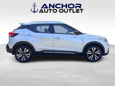 Used 2019 Nissan Kicks SR FWD image 9