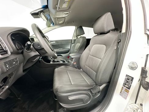 Used 2020 Kia Sportage LX image 16