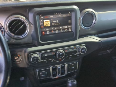 Used 2018 Jeep Wrangler Unlimited Sahara image 20