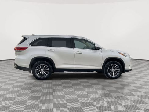 Used 2019 Toyota Highlander XLE image 9