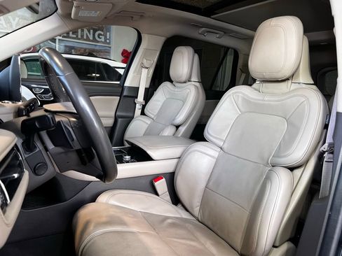 Used 2023 Lincoln Aviator Reserve w/ Equipment Group 201A image 19