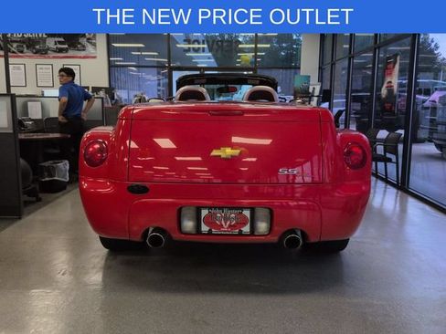 Used 2004 Chevrolet SSR w/ Preferred Equipment Group RWD image 4