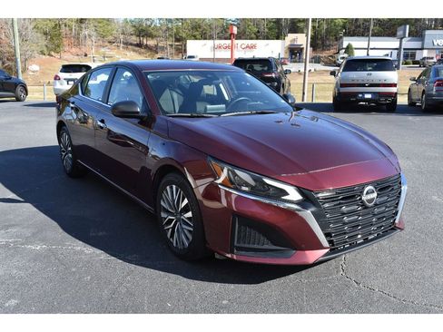 Used 2024 Nissan Altima 2.5 SV image 6