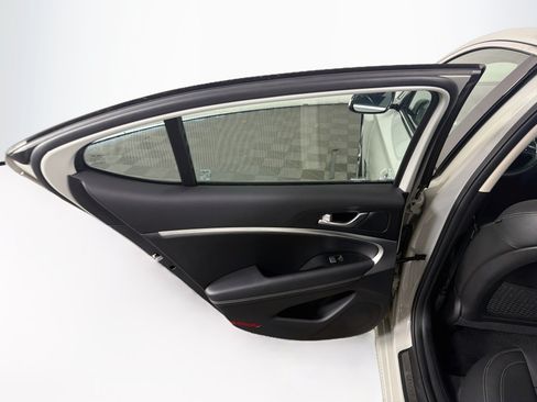 Used 2026 Genesis G70 2.5T RWD image 26