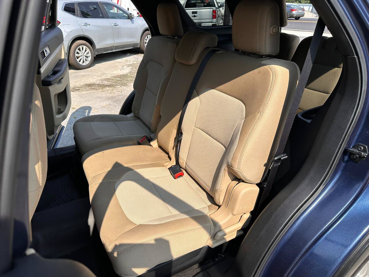 Used 2017 Ford Explorer XLT FWD image 17