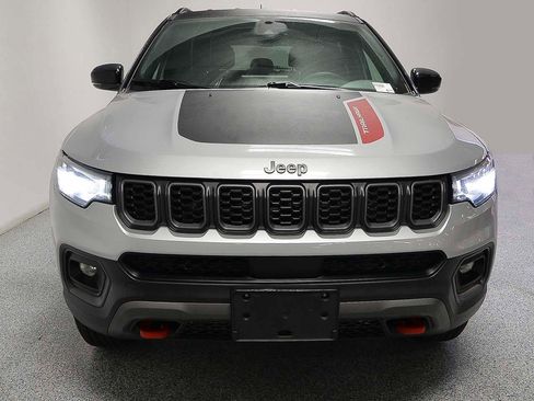 Used 2024 Jeep Compass Trailhawk image 2