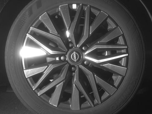 Used 2025 Nissan Altima 2.5 SV FWD image 13