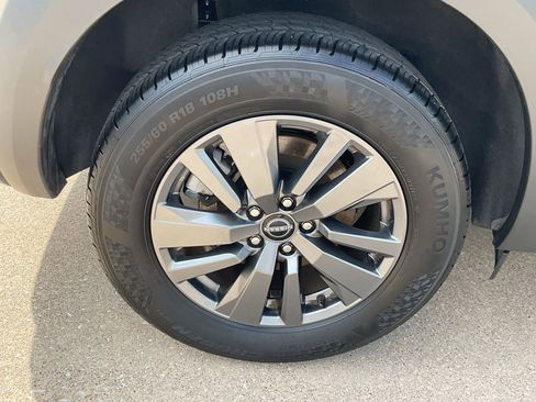 Used 2025 Nissan Pathfinder SV FWD image 7