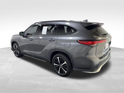 Used 2022 Toyota Highlander XSE AWD/4WD image 8