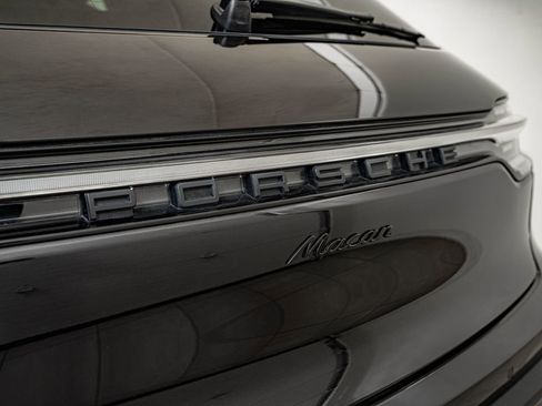 Certified 2025 Porsche Macan AWD/4WD image 20