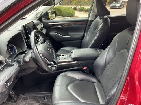 Used 2022 Toyota Highlander Limited FWD image 16