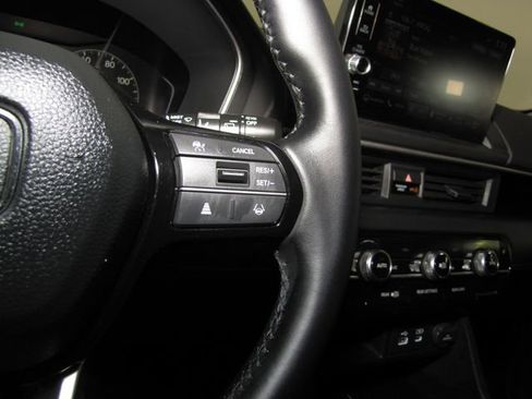 Used 2025 Honda Pilot Touring image 6