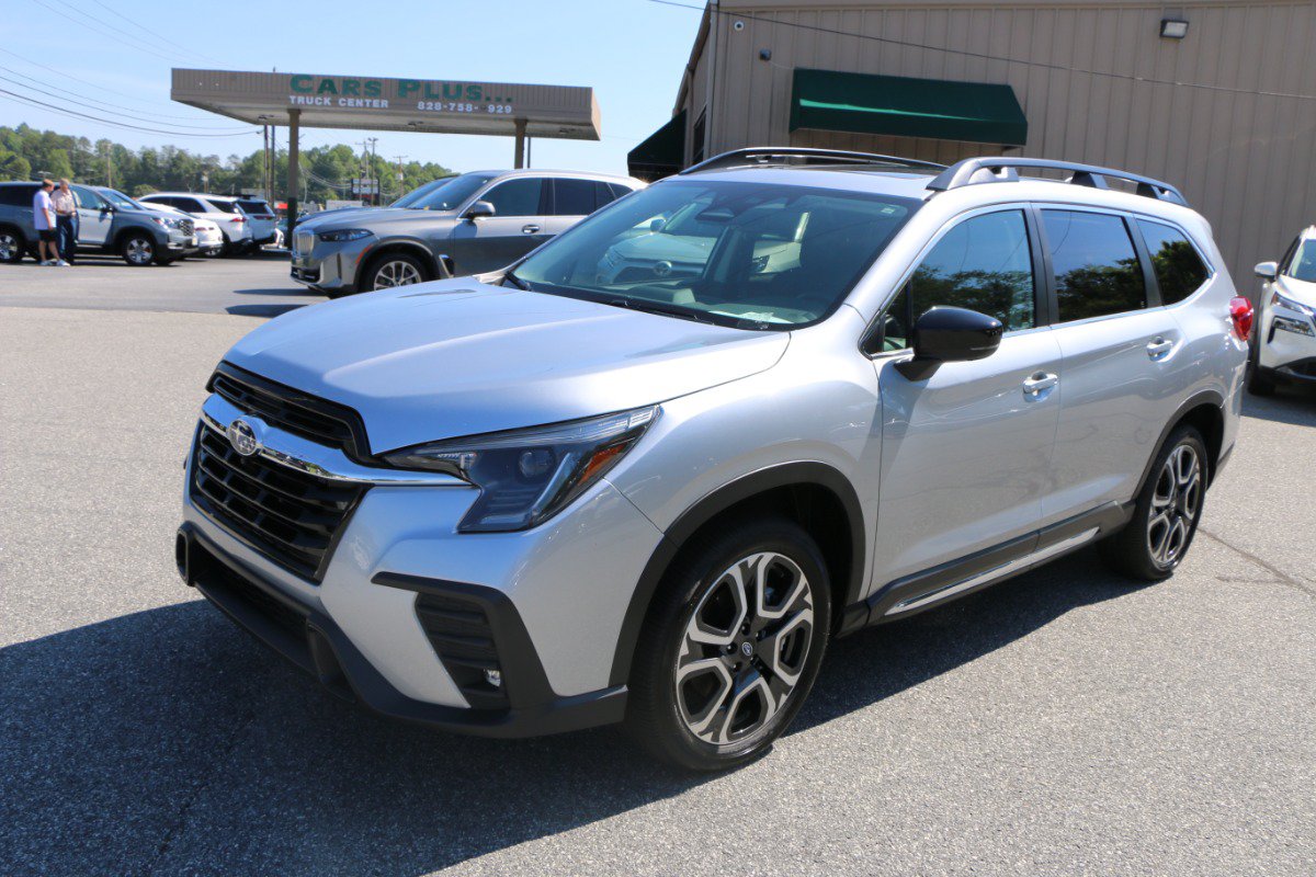 Used 2026 Subaru Ascent Limited AWD/4WD image 1