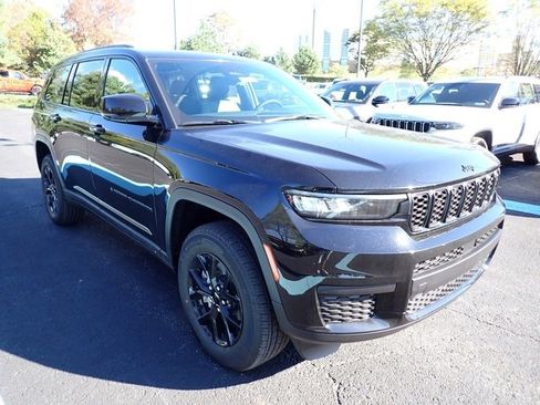 New 2025 Jeep Grand Cherokee L Altitude image 8