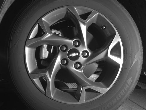 Used 2025 Chevrolet Trax LT FWD image 12