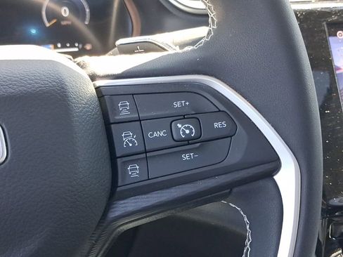 Certified 2023 Jeep Grand Cherokee Laredo X AWD/4WD image 26