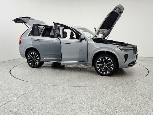 New 2026 Volvo XC90 B5 Plus w/ Protection Package image 10