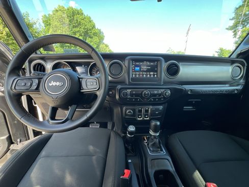 Used 2020 Jeep Wrangler Sport AWD/4WD image 31
