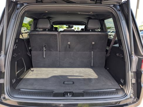 Used 2024 Jeep Wagoneer L Series II w/ Flexible Seating Group AWD/4WD image 30