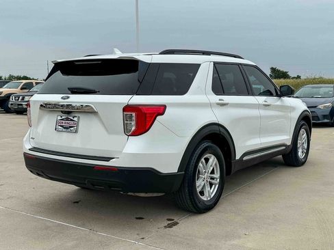 Used 2022 Ford Explorer XLT RWD image 3