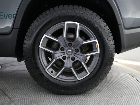 Used 2025 Rivian R1T Adventure Dual AWD/4WD image 9
