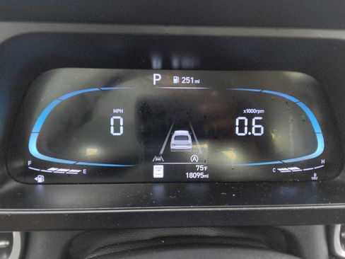 Used 2025 Hyundai Elantra SE FWD image 23